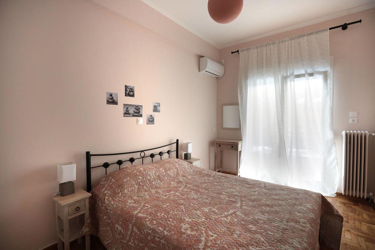 Pale Coloured Apt In Athens Historic Centre Exterior foto
